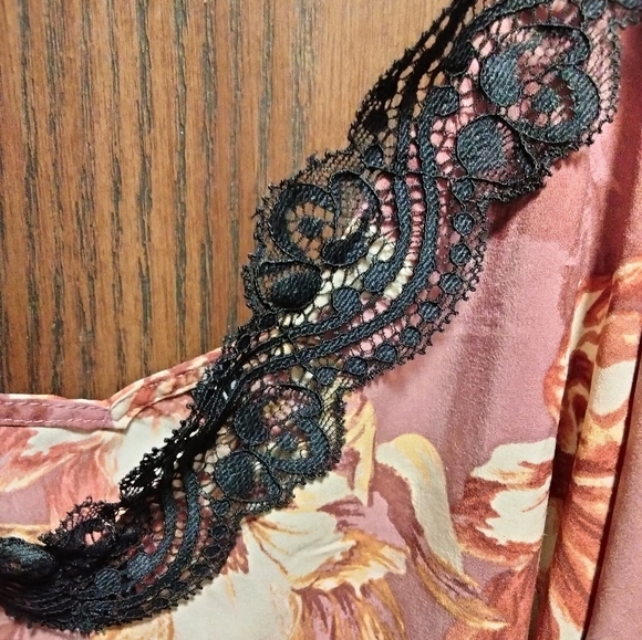 Torrid Floral Lace Tank Top - Picture 3 of 8